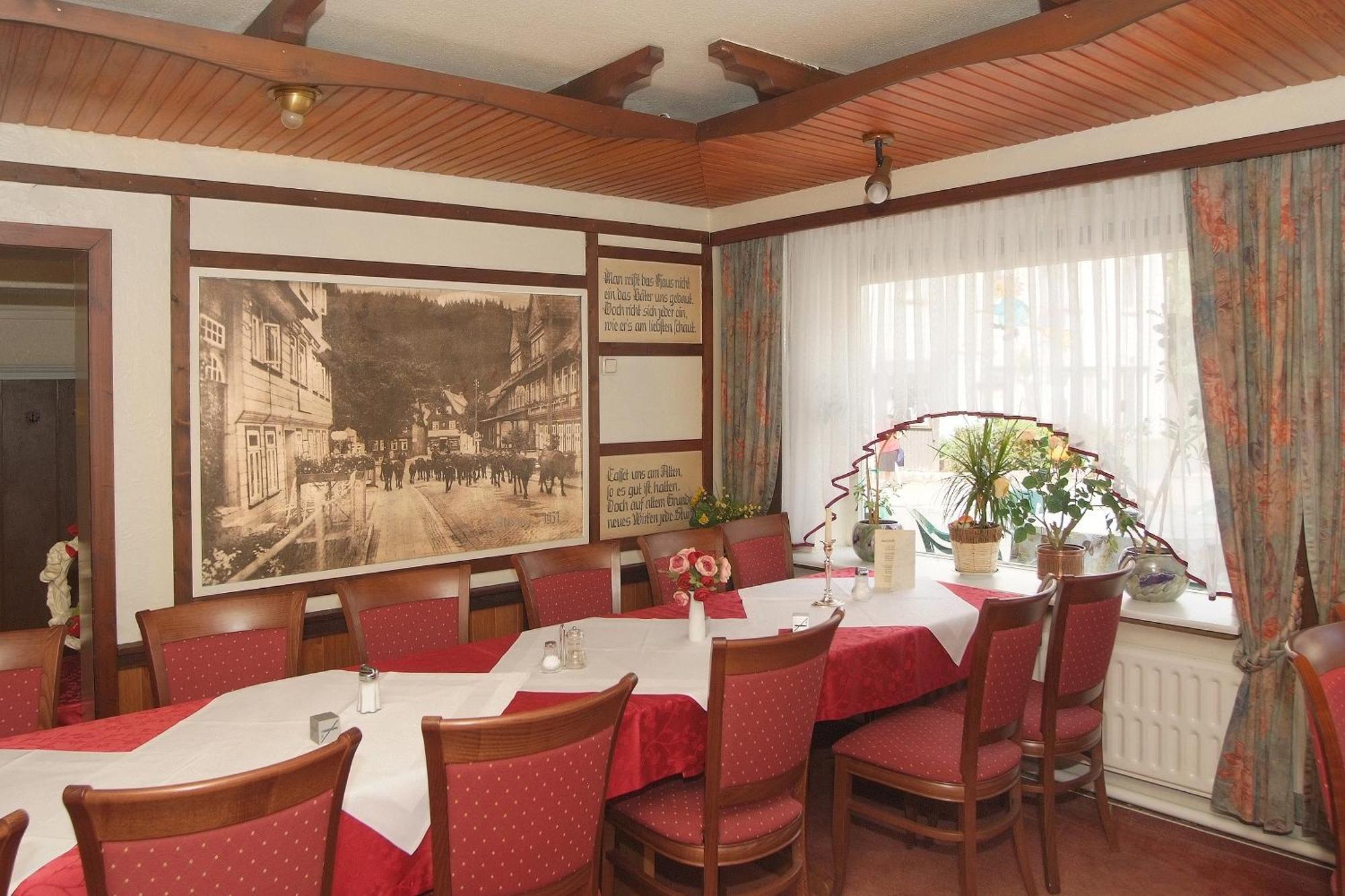 Hotel-Cafe-Restaurant Parkhaus ألتيناو المظهر الخارجي الصورة
