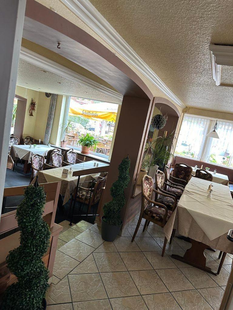 Hotel-Cafe-Restaurant Parkhaus ألتيناو المظهر الخارجي الصورة